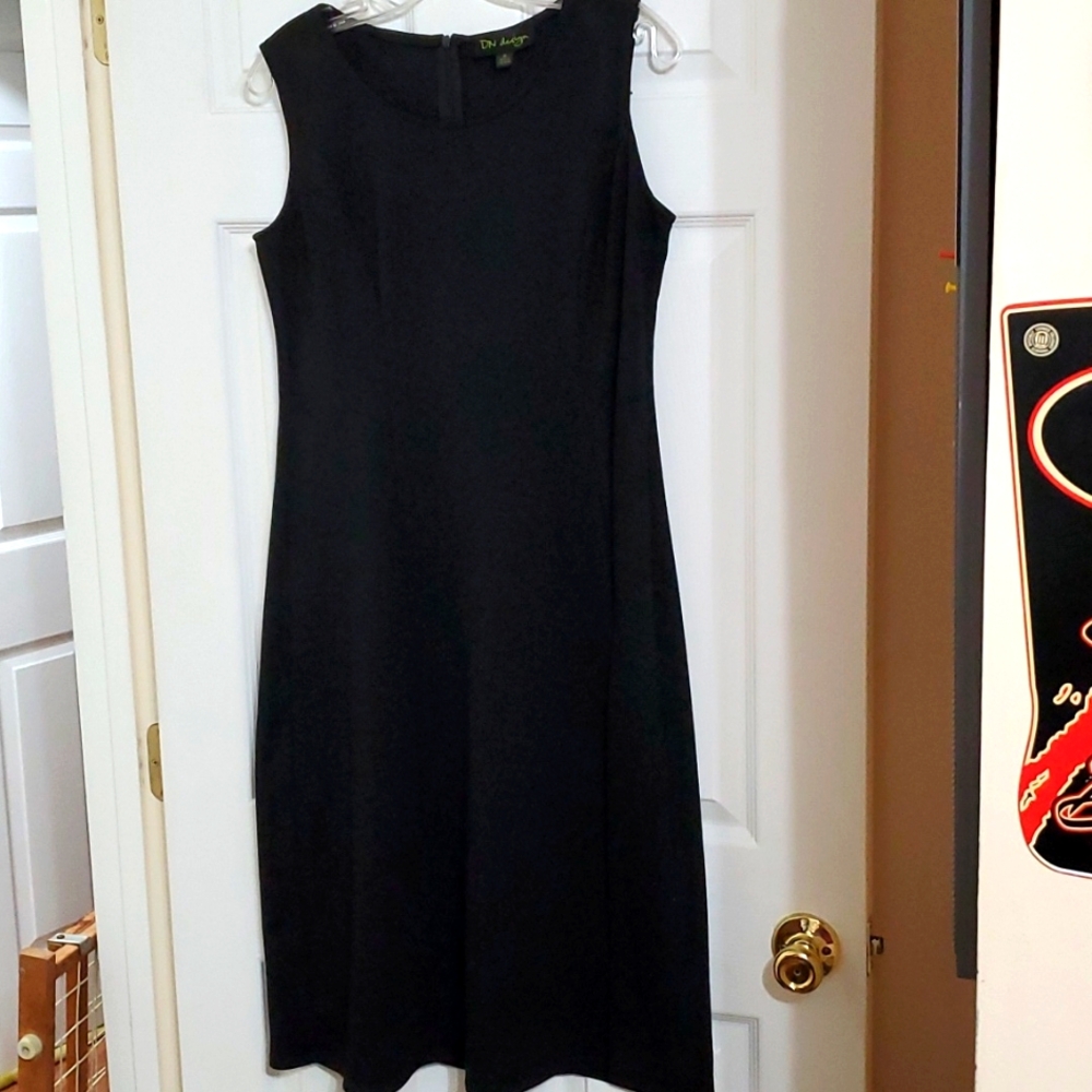 DN Design Women's Size 8 Black Sleeveless Dress